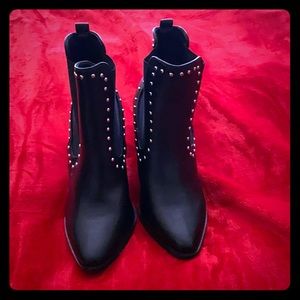 Black Point Toe Stud Boots